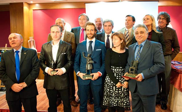 Parejo y el resto de premiados por el Club Taurino Emeritense. (FOTO: V. Balas)