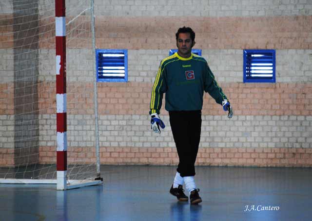 Antonio J. Pérez se creció bajos los palos.