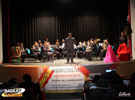 La Banda de Música del maestro Generelo puso la nota musical.