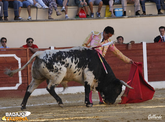 Sintiéndose torero. (FOTO:Gallardo)