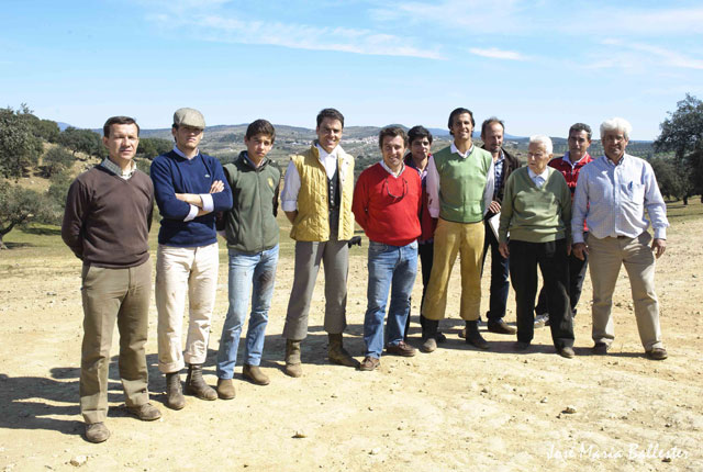 Foto de familia de todos los que intervinieron en el tentadero.