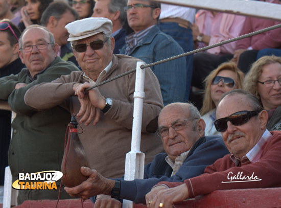 ¿Y vosotros cómo lo veis?...Bastante negro. Eso es por las gafas de sol.