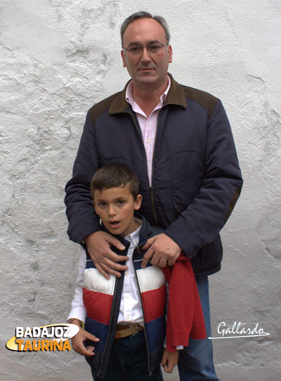 Jacinto Ortíz inculcando en su hijo el cariño por la fiesta como hiciese en él su recordado padre.