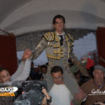Israel Lancho saliendo a hombros de Fregenal de la Sierra. (FOTO:Gallardo)