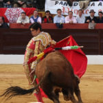 Perera en su inicio de muleta por antonomasia. (FOTO:Gallardo)