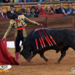 Morante, relajado, gustándose en el derechazo. (FOTO:Gallardo)