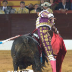 Manzanares acompañando la embestida del ‘cuvillo’ (FOTO:Gallardo)