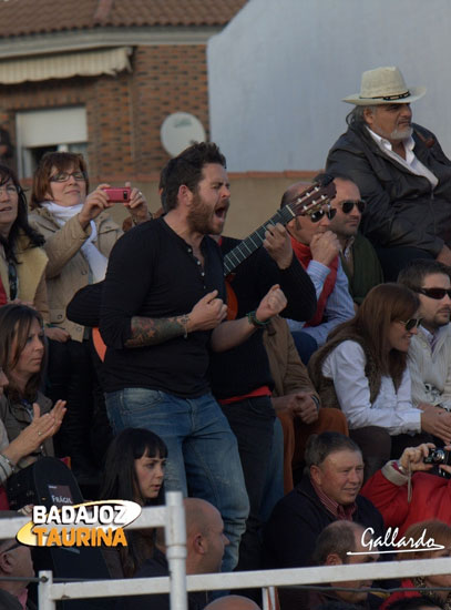 A 'El Cartujano' le cantaron 'alfileres de colores'