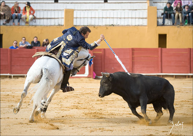 Rejón de castigo a lomos de 'Zidane'. (FOTO: V.Balas)