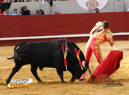 'El Juli' en toda su dimensión. (FOTO:Gallardo)