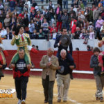 Todos a hombros en el acto final de la corrida de Don Benito. (FOTO: Gallardo)