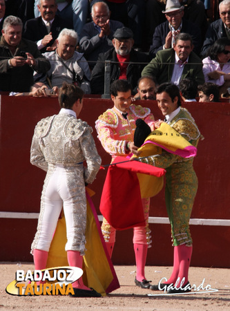 Luis Miguel Amado recibo los trastos de matador. (FOTO: Gallardo)