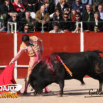 Amado lidiando al toro de su alternativa. (FOTO:Gallardo)
