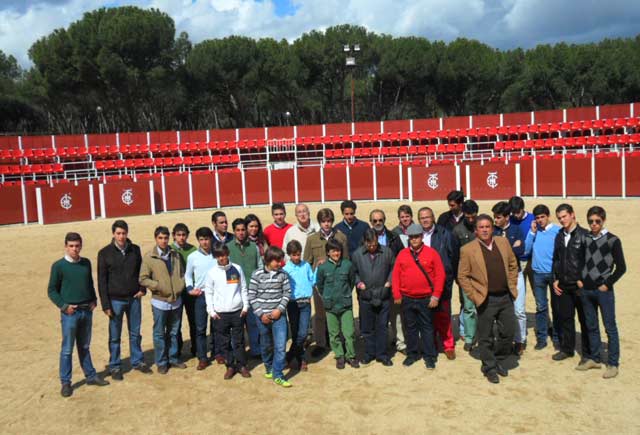 Alumnos y profesores en las instalaciones de la Venta del Batán (FOTO: CEDIDA)