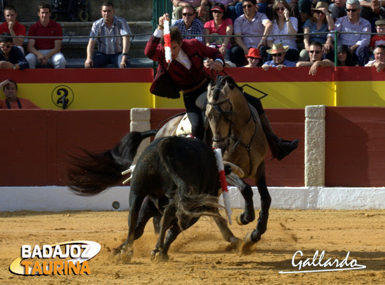 Mendoza clavando con clasicismo. (FOTO:Gallardo)