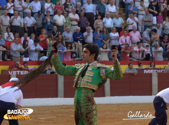 Miguel Ángel Perera con los máximos trofeos. (FOTO:Gallardo)