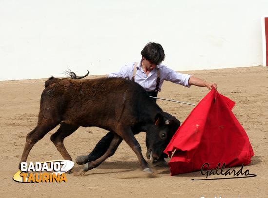 Javier Moreno con una de las vacas.