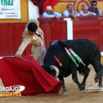 ‘El Chorlo’, toreando por el complicado pitón derecho. (FOTO: Gallardo)
