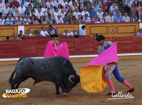 José Luis Sierra bregando para Ferrera como cuando era becerrista.