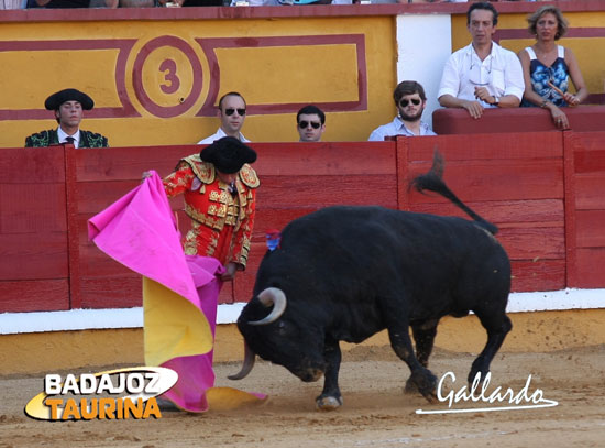 Saludando de salida a 'Platónico' (FOTO:Gallardo)