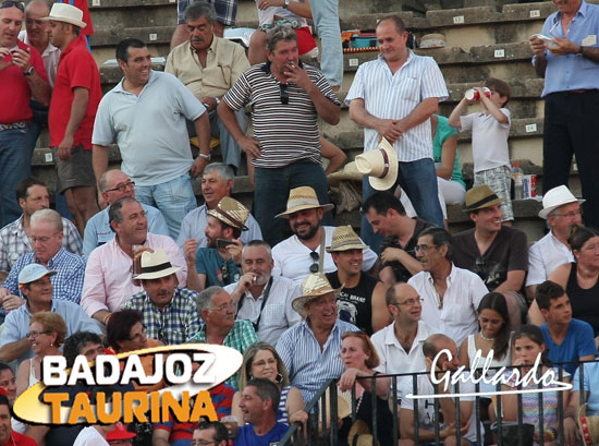 José Luis Lorido, con su sombrero pajero y ropa clarita para combatir el calor.