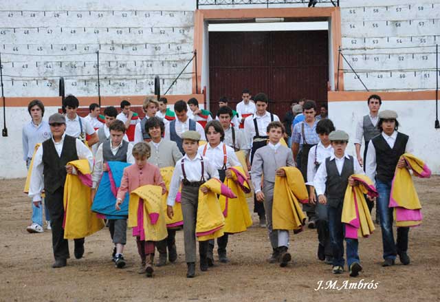 Los más jovencitos por la tarde en Arronches (Portugal)