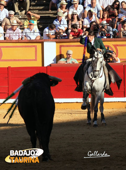 El piafé y el passage de 'Ordóñez' de Diego Ventura. (FOTO:Gallardo)