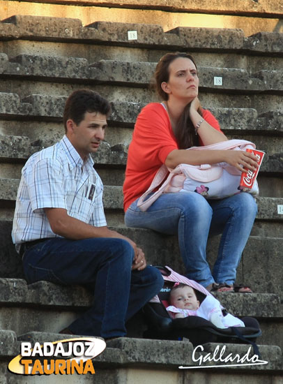 Ninguna foto superará a ésta en toda la feria, porque lo tiene todo: pasión, afición, ternura...