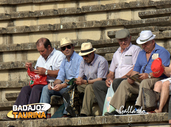 Boni Elías y aficionados de La Puebla de Sancho Pérez.