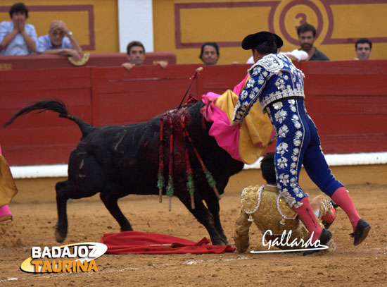 El quite de la feria, obra de Valentín Luján.