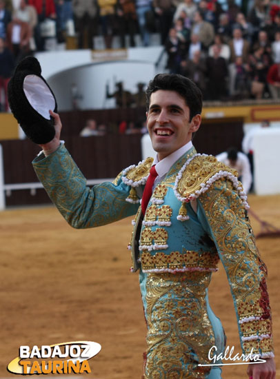 Sonriente tras su triunfo en la feria de Olivenza 2012. (FOTO:Gallardo)