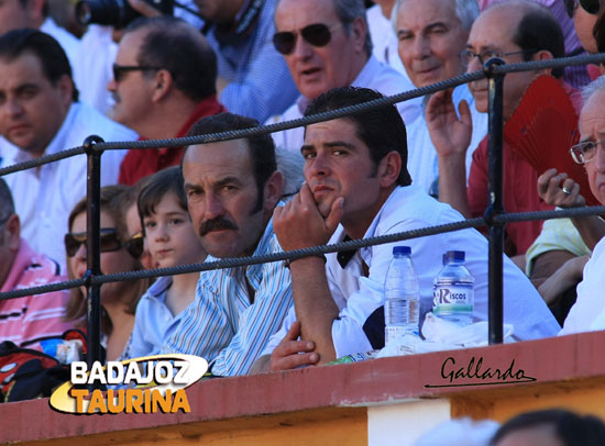 De la vecina Cala acudieron aficionados al toro y al caballo.