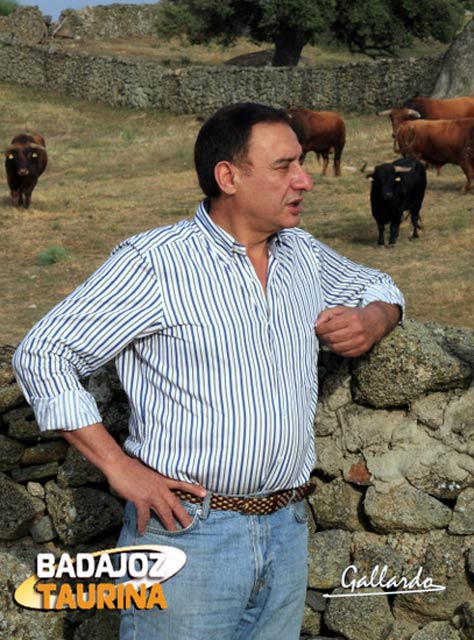 José María Marrón habla de sus toros y de su experiencia ganadera. (FOTO: Gallardo)