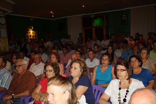 El salón se quedó pequeño y algunos aficionados no pudieron entrar.