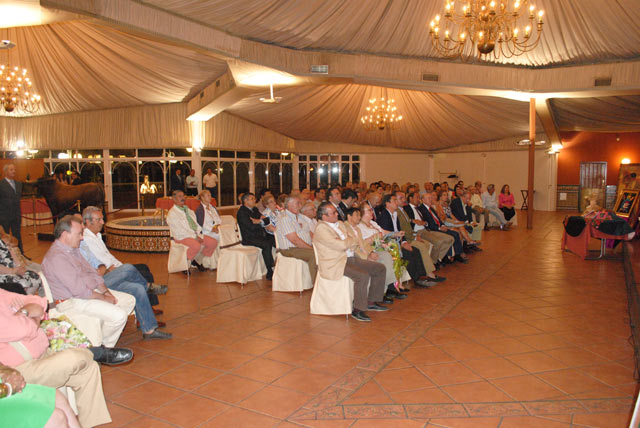 Aspecto que presentaba el salón donde se celebró el acto.