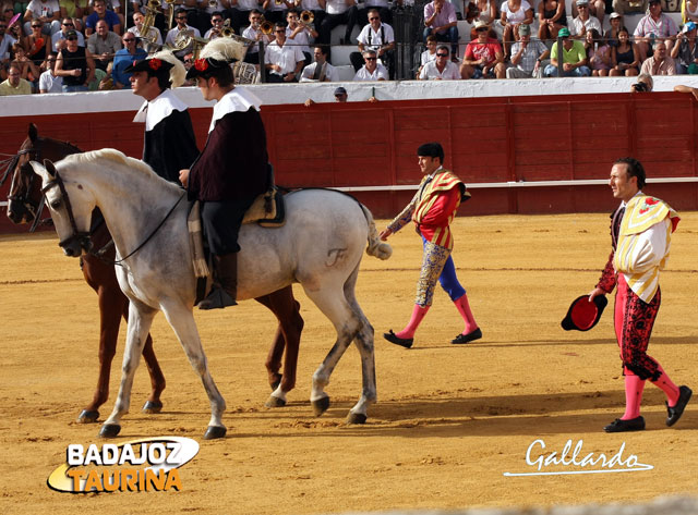 Rafaelillo vs Ferrera para una concurso de empaque.