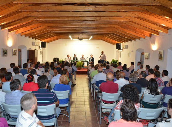 Aspecto que presentaba el salón donde se celebró el acto.