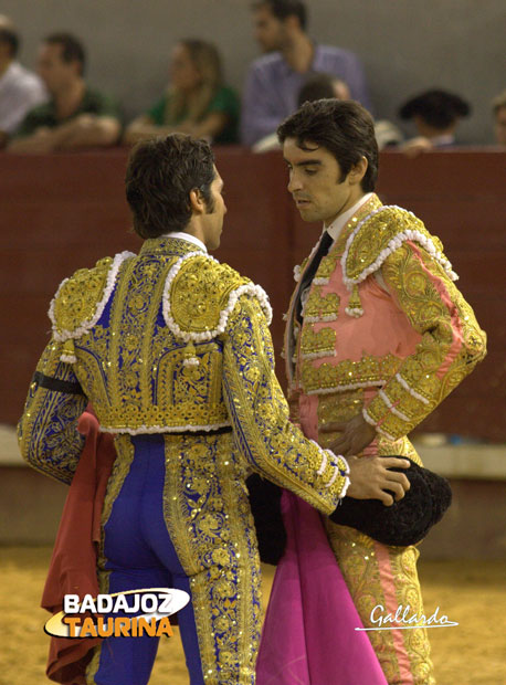 Cayetano brindando a Perera en el sexto.