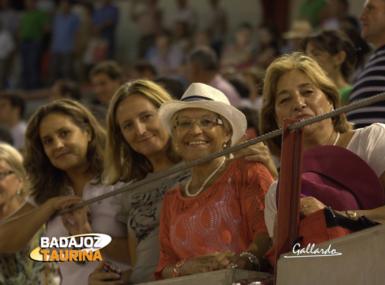 Tras la tempestad volvieron las mujeres guapas a sus barreras.