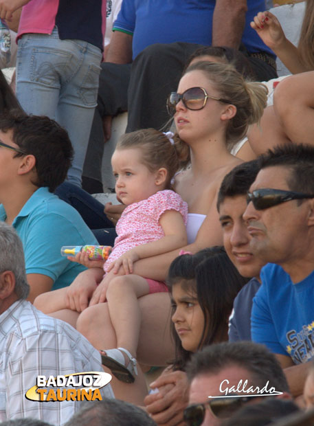 Esta niña tiene cara de que va a ser una gran aficionada.