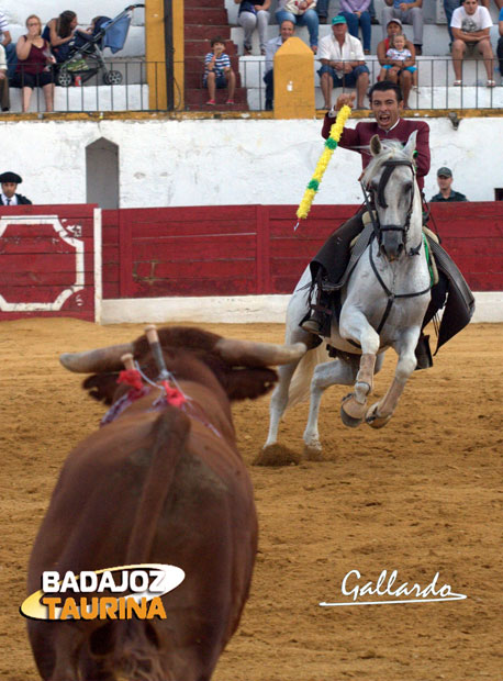 Pablo Romero yendo al encuentro montando a 'Batista'