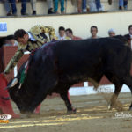 Antonio Ferrera conduciendo la embestida de su primero. (FOTO:Gallardo)
