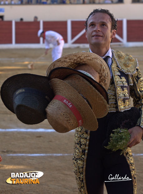 Con sombreros para dar y regalar.