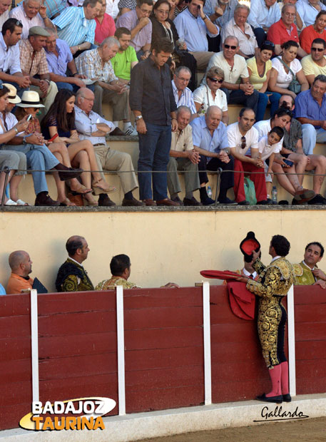 Ferrera brindando a Antonio Muñoz.