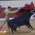 Pase de pecho al último de la tarde. (FOTOS: Gallardo)