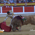 ‘Sobrado’ queriendo comerse la muleta de Antonio Ferrera. (FOTO: Gallardo)
