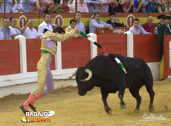 Talavante quebrando en banderillas.