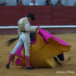 Lama de Góngora, lanceando de capote. (FOTO: Antonio J. Pérez)
