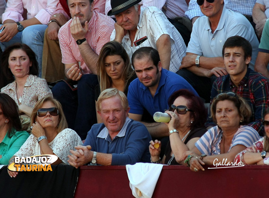 Germán y su guapa novia representantes de la afición de la vecina Medina.