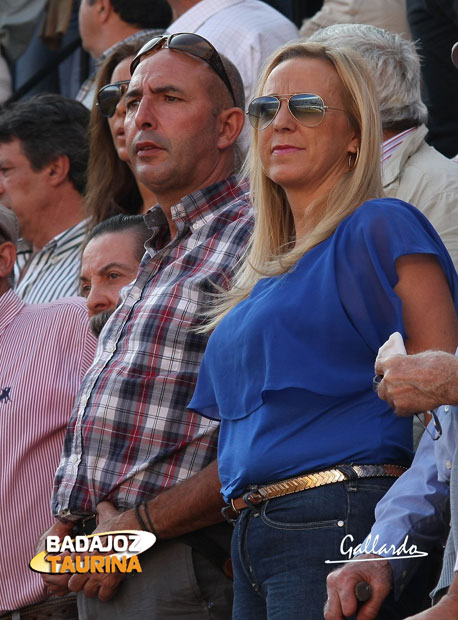 Pepi y su esposo, aficionados de Usagre.